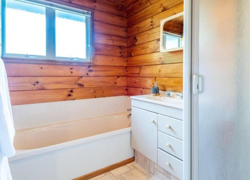 Soak In Cedar Tub, Stroll To Havelock Village Havelock North Exterior foto